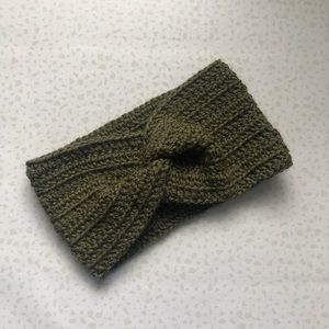 Crocheted twist headband